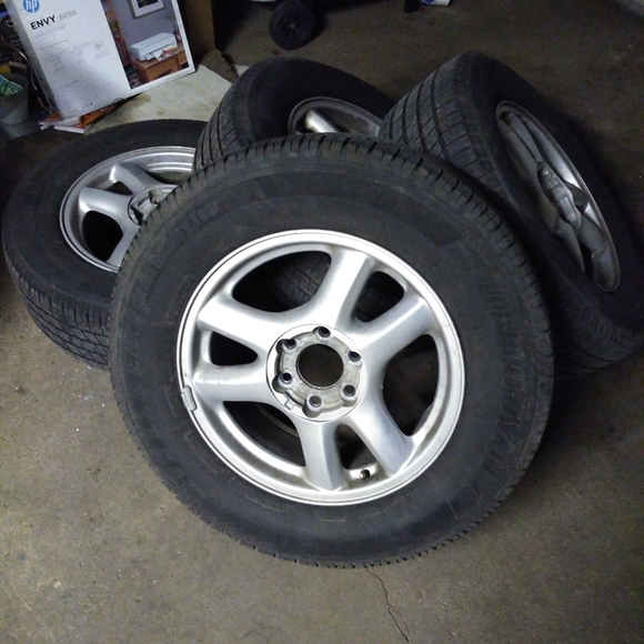 Tires and rims for gmc envoy - Picture 2 of 2